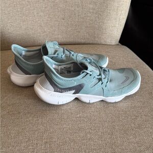 Nike Women's Light Blue Sneakers